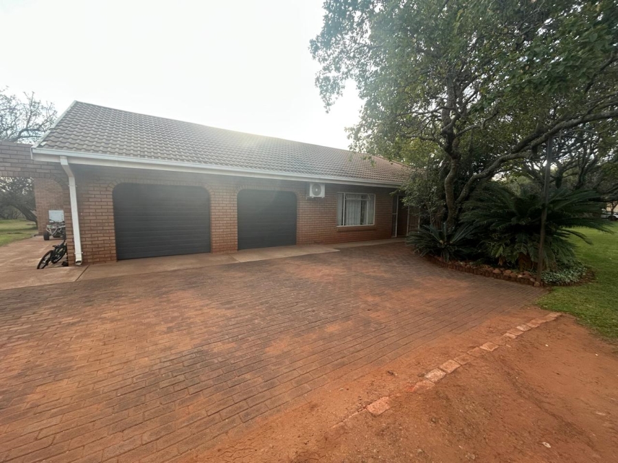 4 Bedroom Property for Sale in Hartbeesfontein AH North West